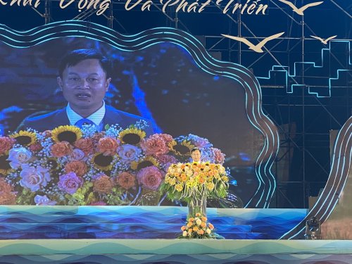 4. Đồng chí Lê Thanh Hải - Phó Bí thư Huyện ủy - Chủ tịch UBND huyện khai mạc buổi lễ.jpg